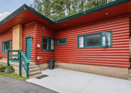 House 2 at Ponderosa Pines Inn and Cabins