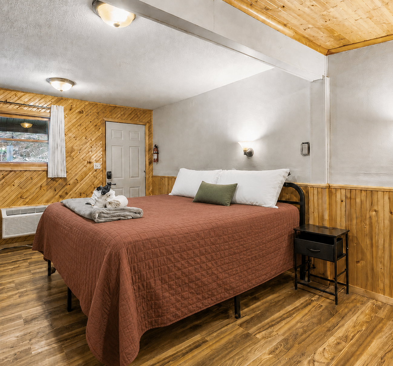 Room 19 at Ponderosa Pines Inn and Cabins